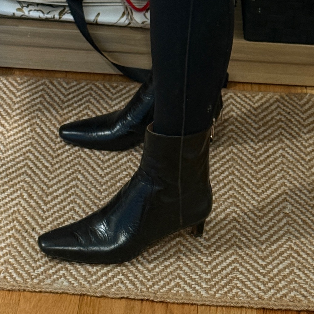 Madewell Sleek Black Leather Kitten Heel Boots (womens size 7.5)